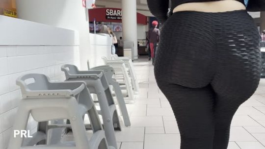 Big Booty Bottom Gets Phatty Played With