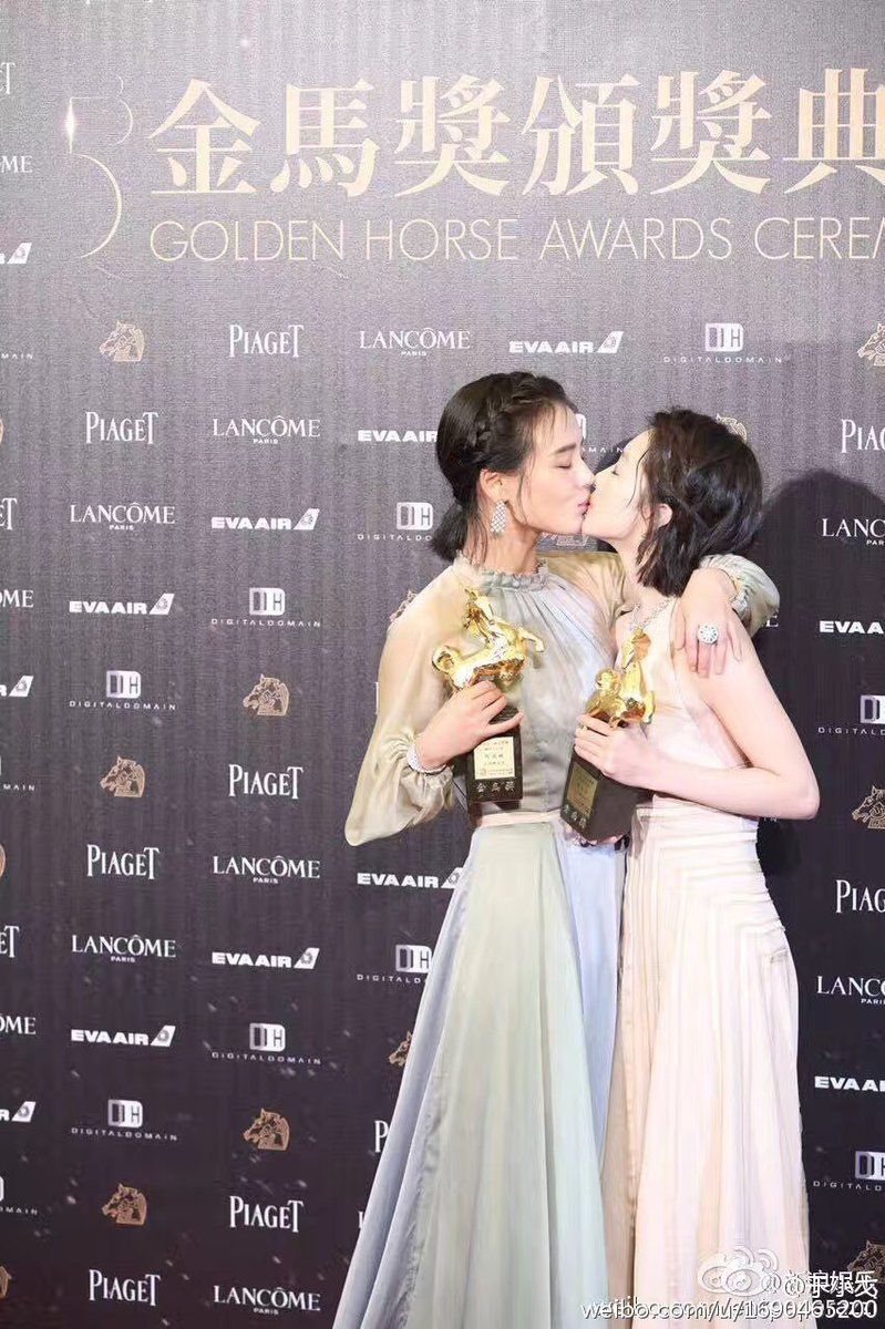 Lgbt Cute Lesbian Couples Lesbian Love Youtubers Cute Romance