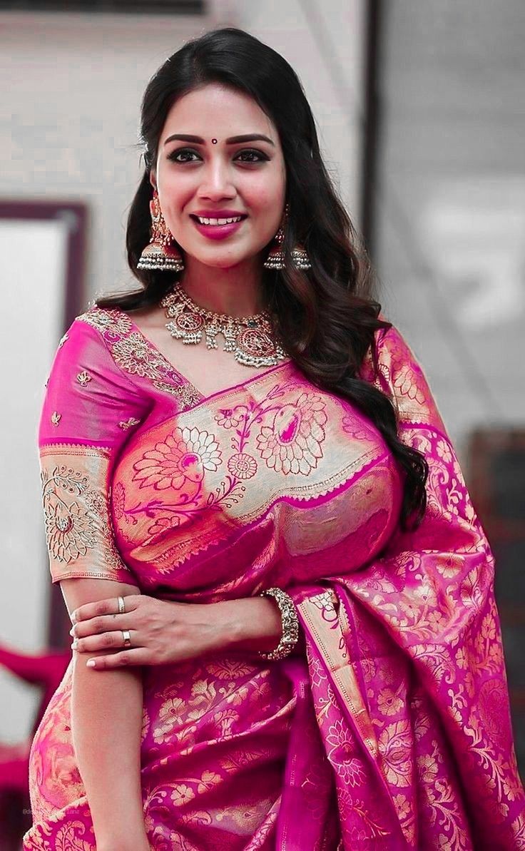 Unveiling Saree's Sexy Secrets: 5 Tips